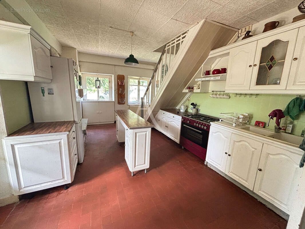 En vente - 2h30 paris - cours les barres - belle maison 7 chambres -  terrain - photo 6