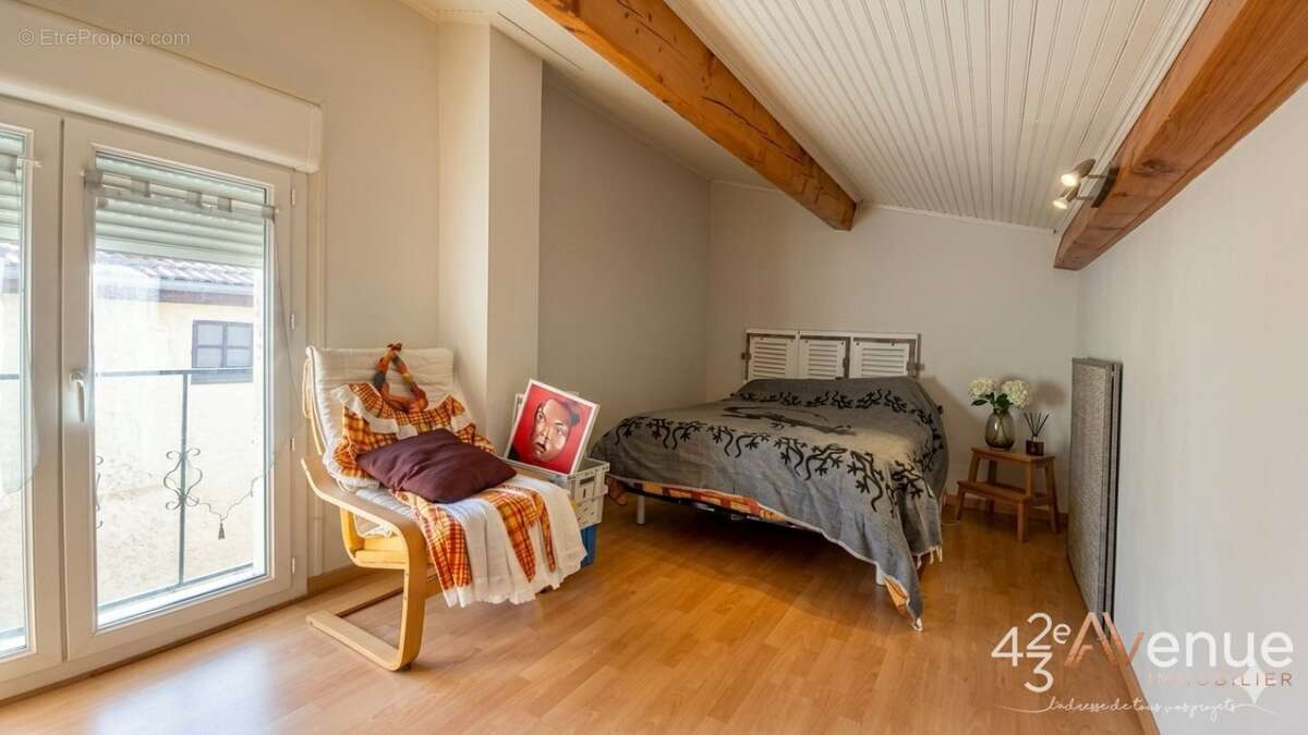 Maison à GENILAC