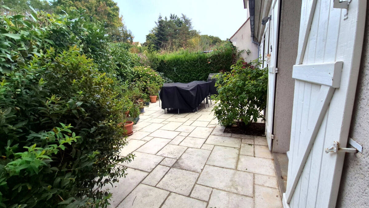 Maison à BURES-SUR-YVETTE