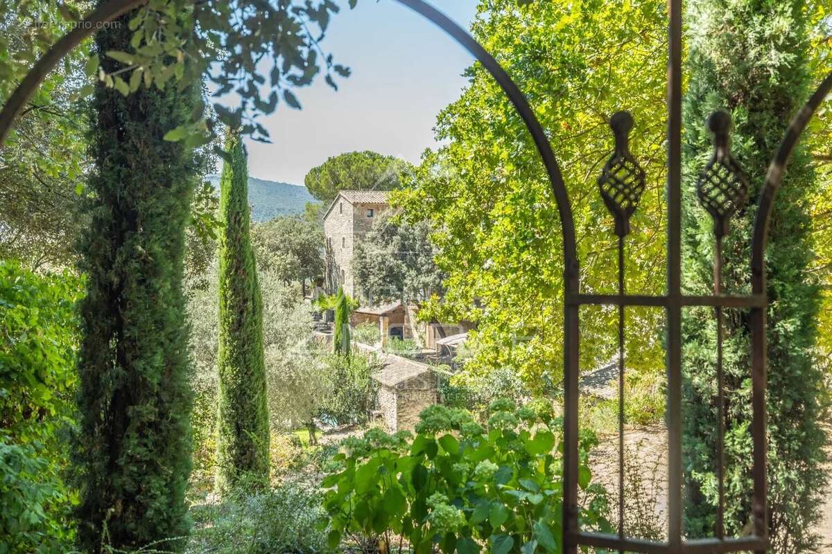 Maison à MENERBES