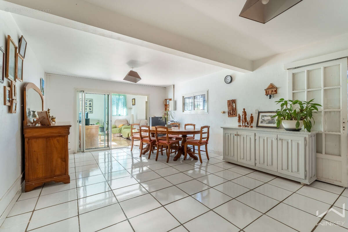 EXCLUSIVITÉ · Maison 230 m2 · 2 logements indépendants · Le Tampon 12ème Km · - photo 2