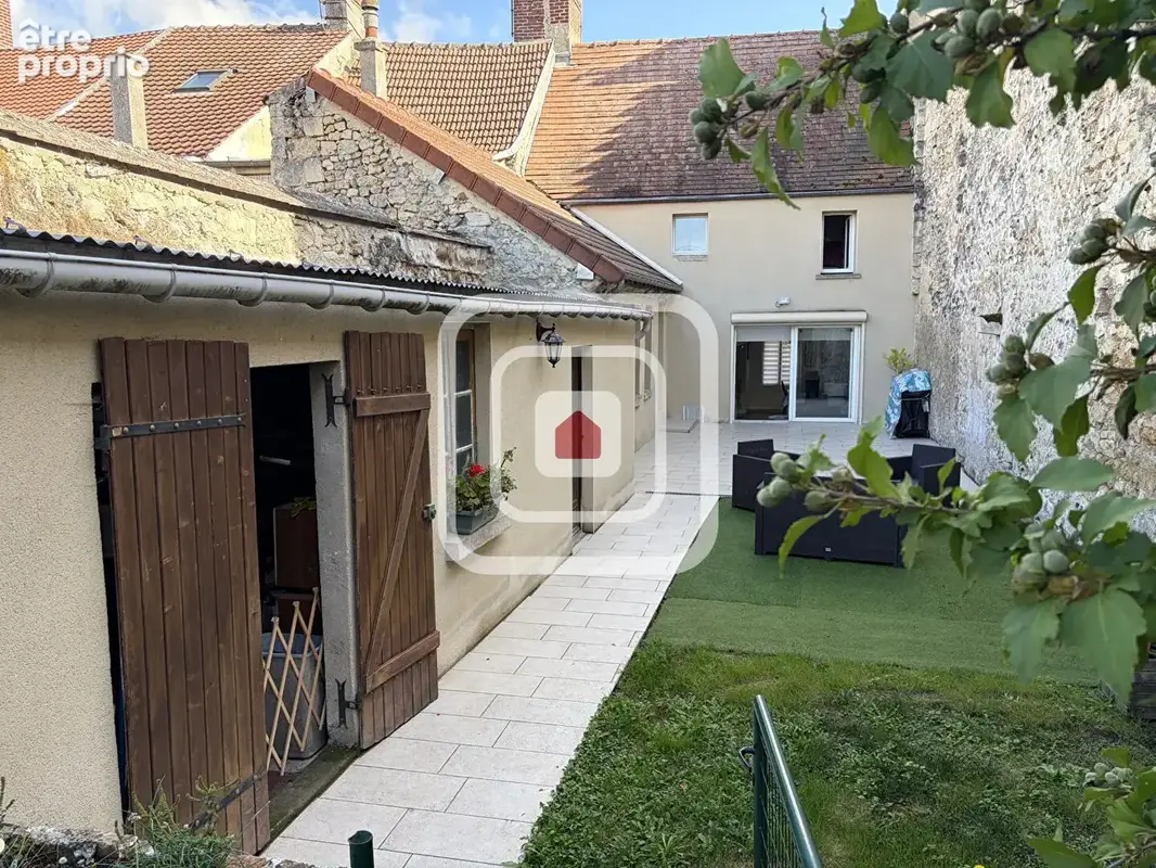 Maison de ville avec jardin, terrasse et dépendances - photo 14