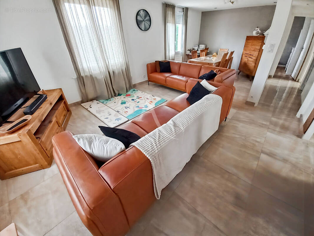 Maison à SAINT-ETIENNE-DU-ROUVRAY