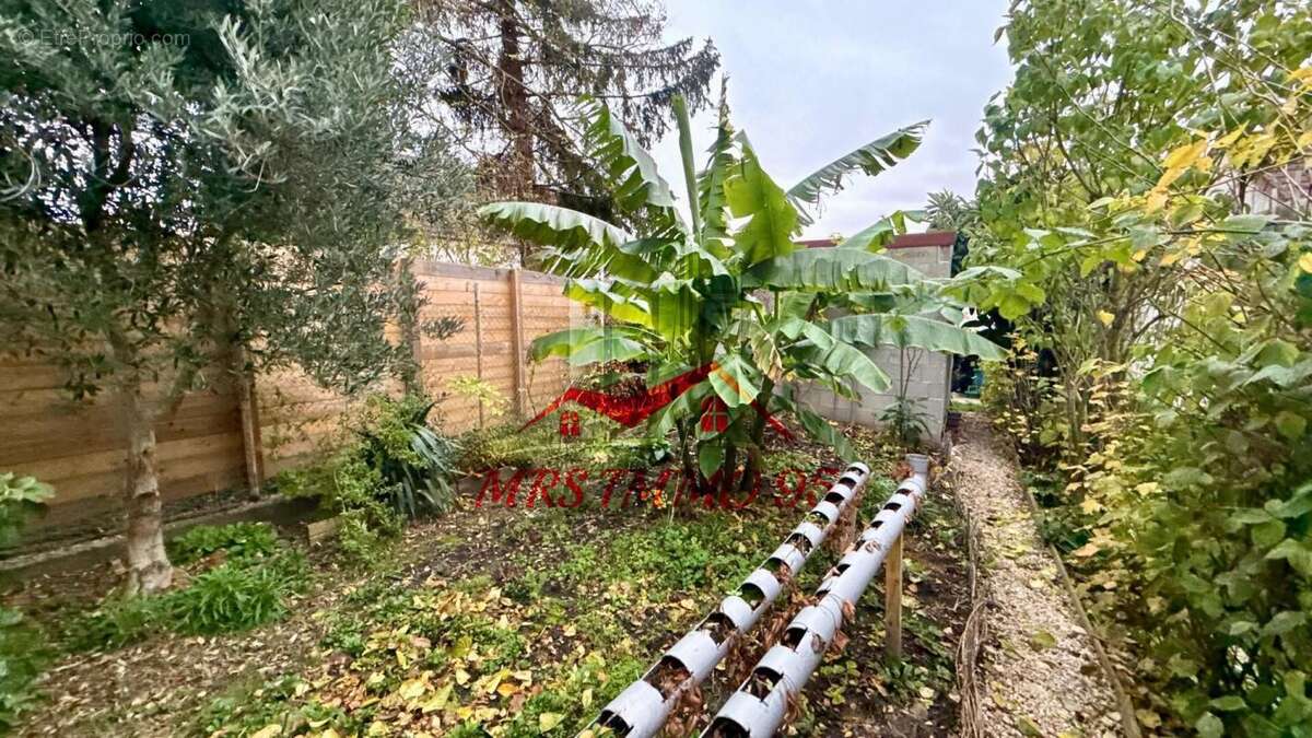 Terrain à FONTENAY-EN-PARISIS