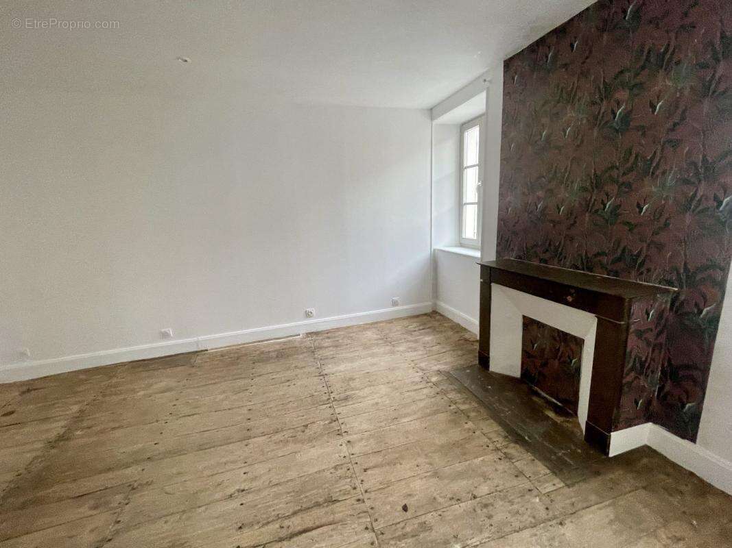 Maison à CHEF-BOUTONNE