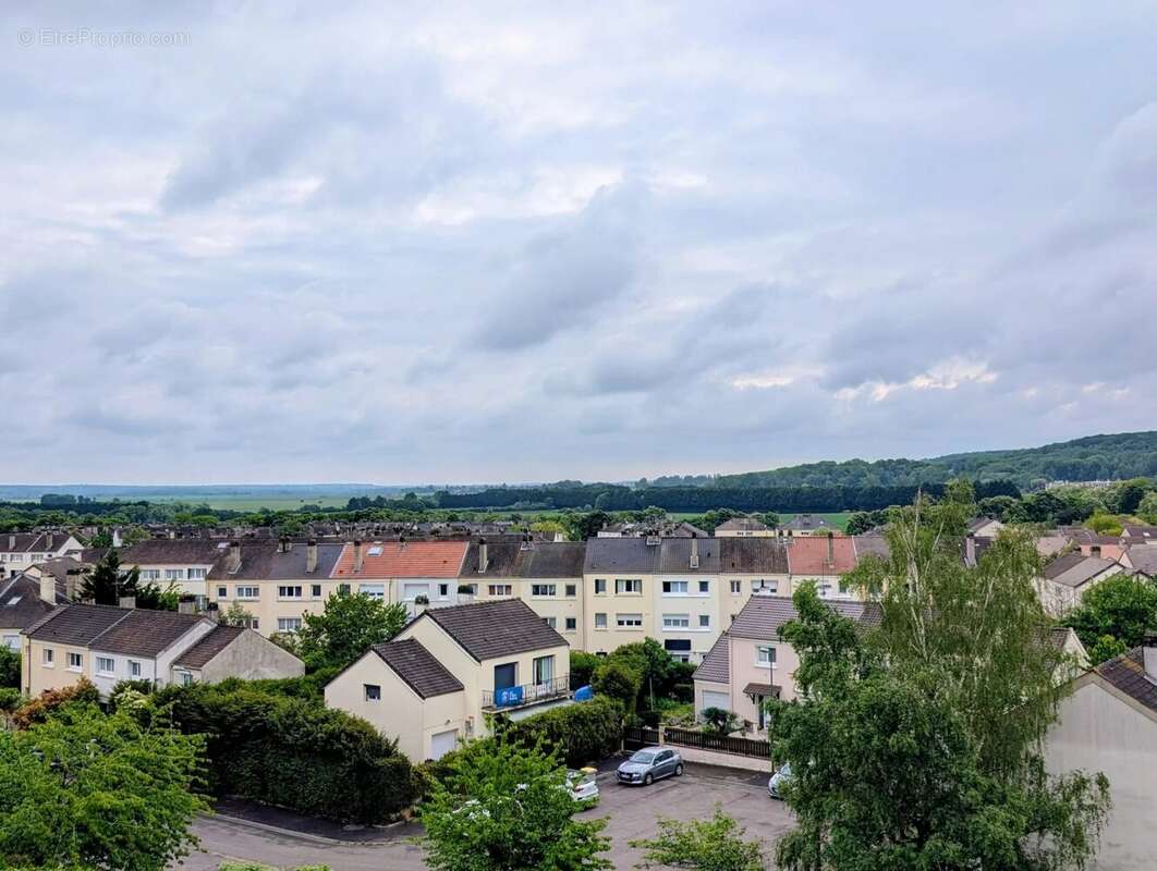 Appartement à LES CLAYES-SOUS-BOIS