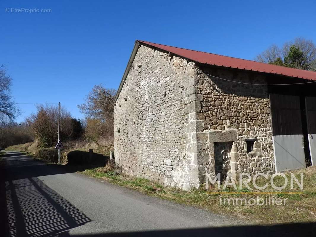 Maison à SAINT-SULPICE-LES-CHAMPS