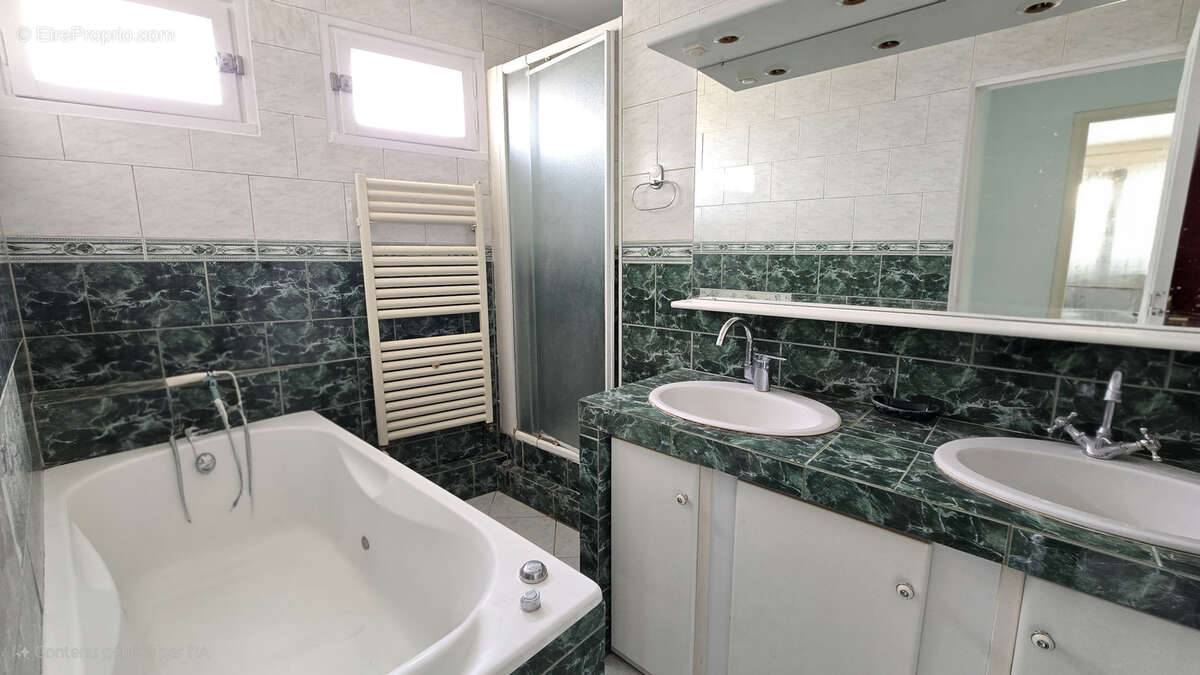 Appartement à MARSEILLE-9E