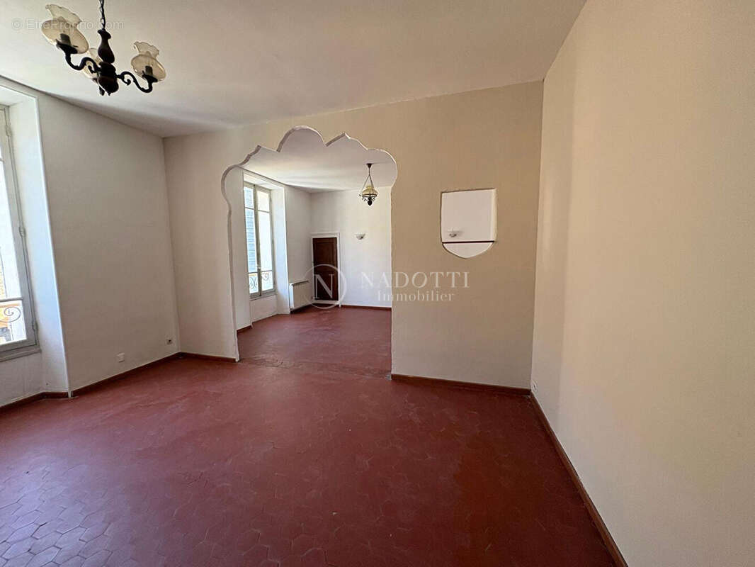 Cadenet centre - Maison de village T3 avec grande cave voûtée de 50m2 - photo 4