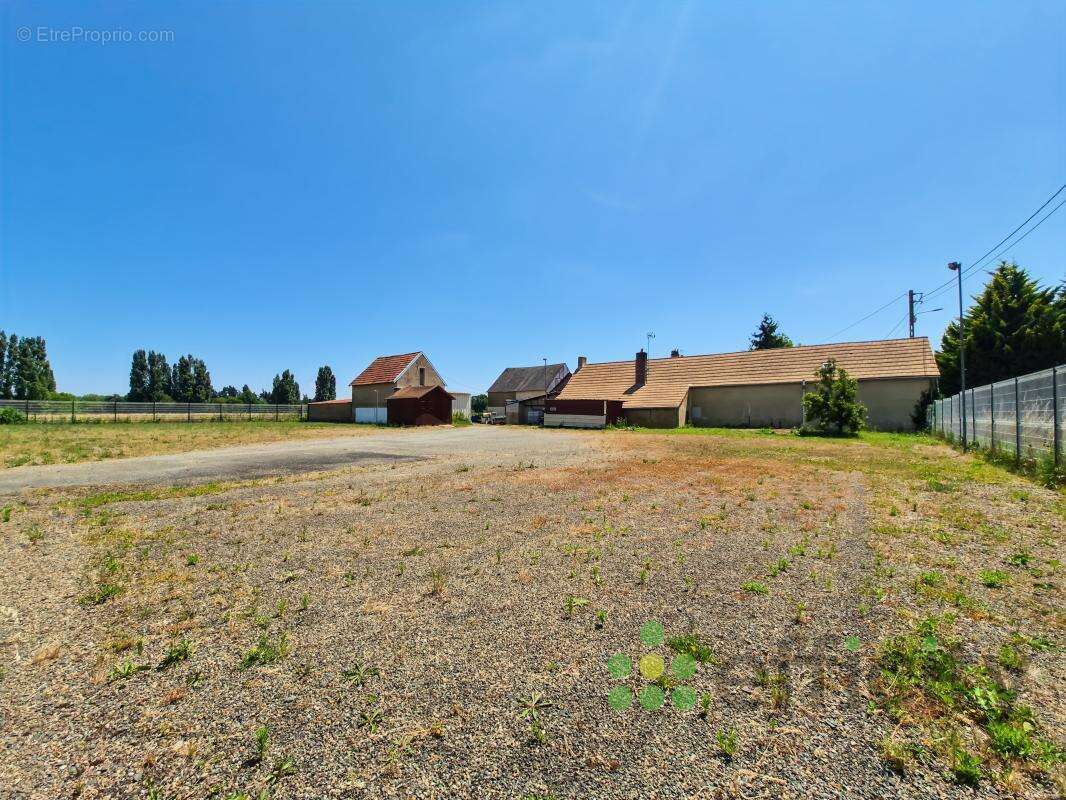 Maison à SAINT-PAVACE