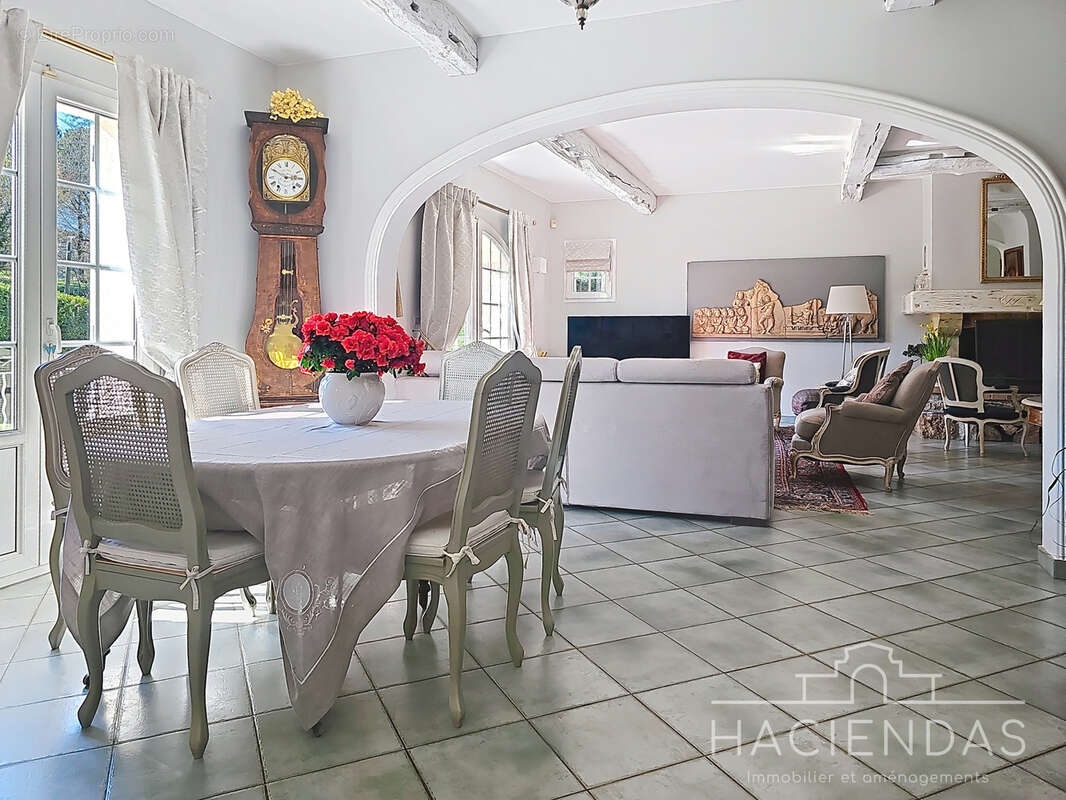 Maison à MEYRARGUES