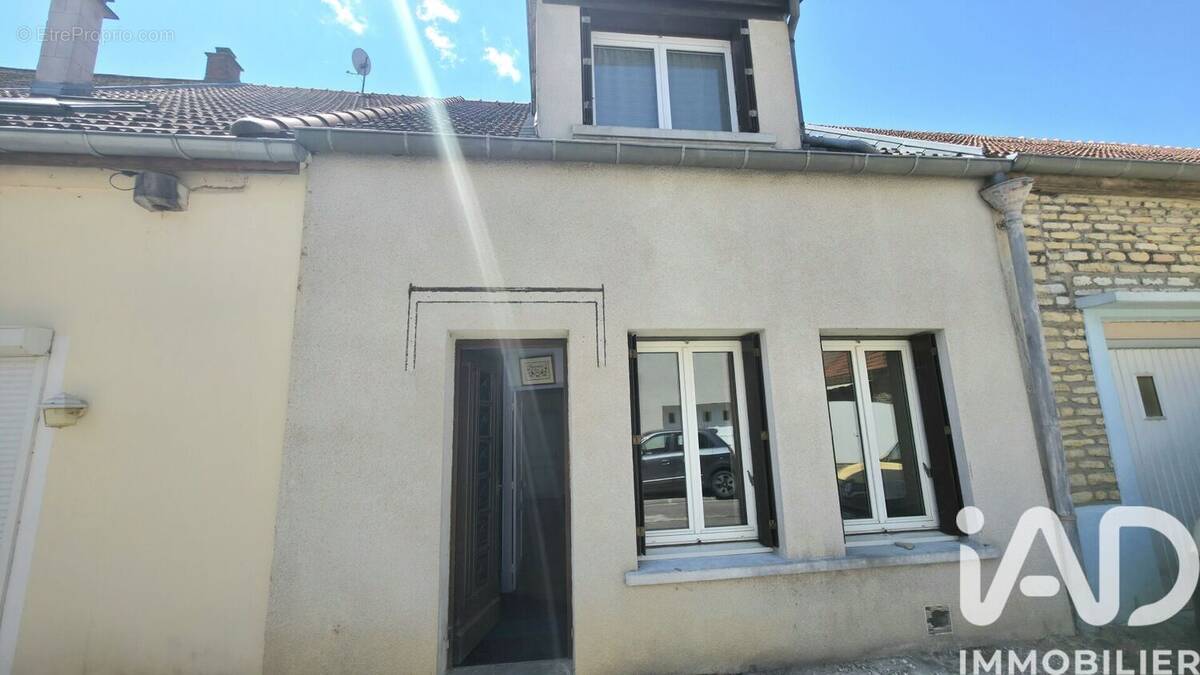 Photo 1 - Maison à CHATEAUVILLAIN