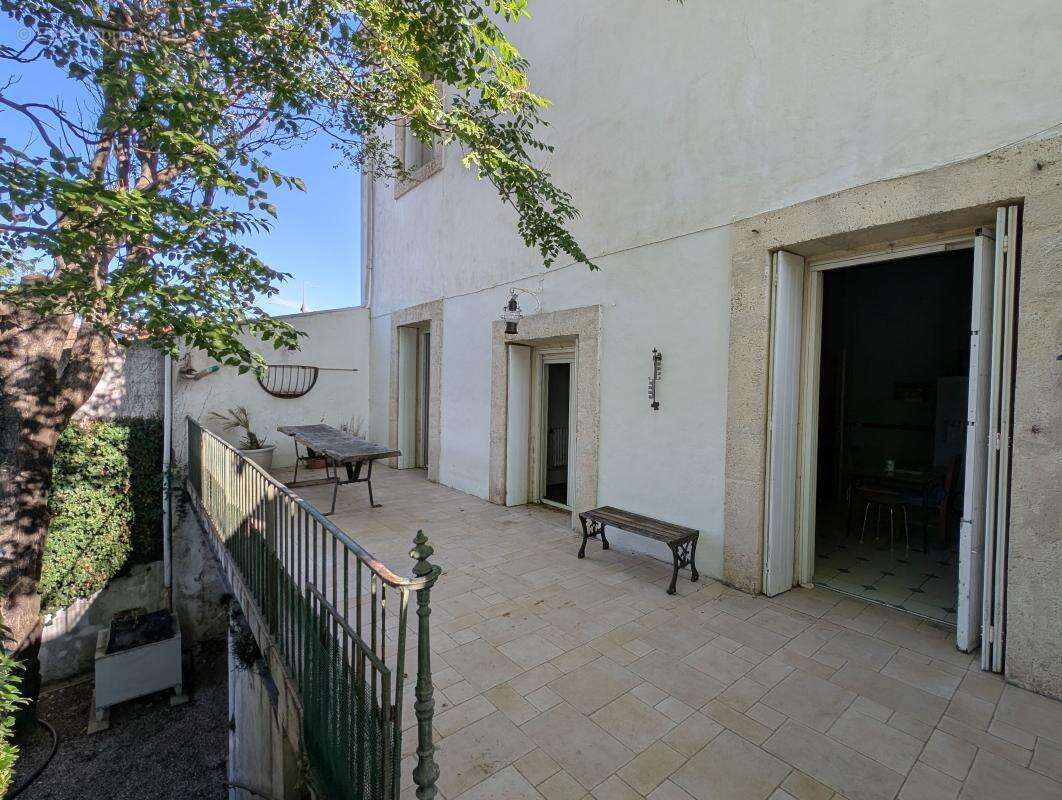 Maison à MONTBAZIN