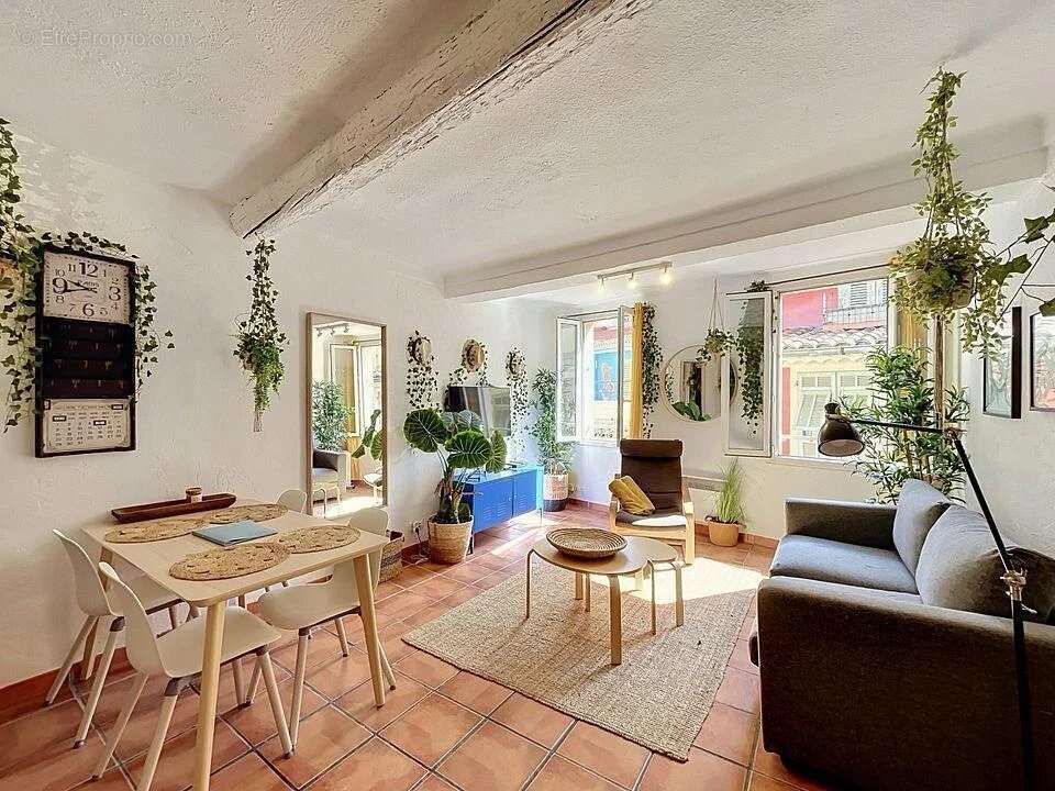 Nice – Vieux Nice – Studio 30 m² en excellent état - photo 3