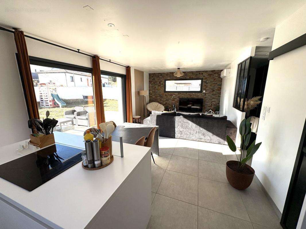 Maison à LA CALMETTE