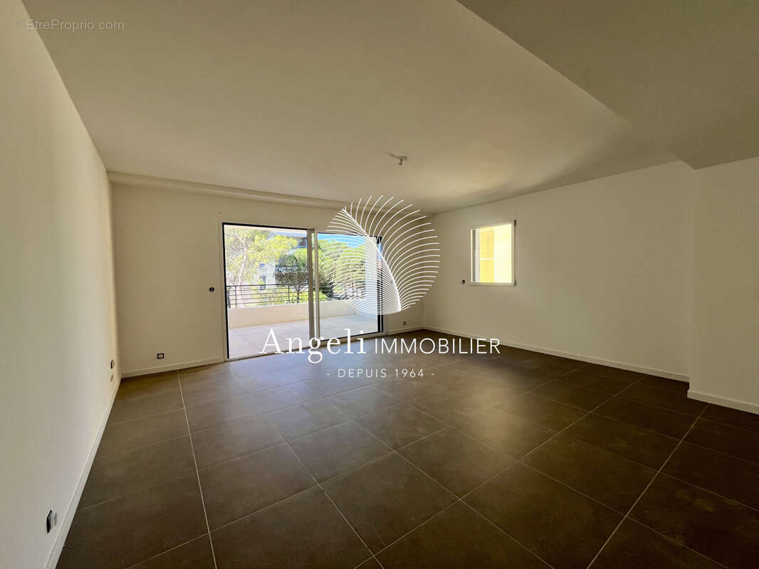 Appartement à FREJUS