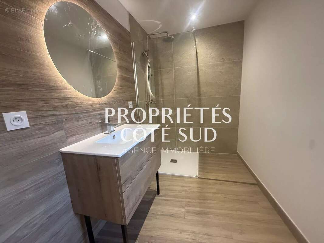 Maison à SAINT-VICTOR-LA-COSTE