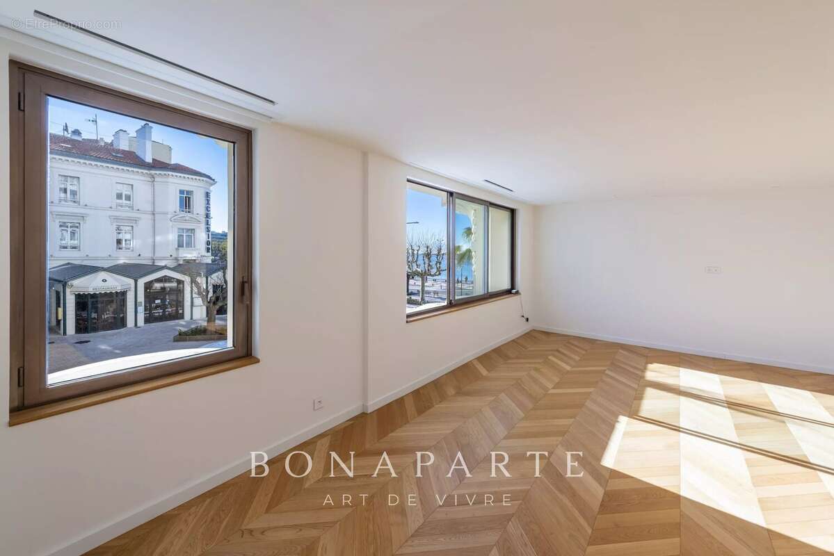 Magnifique cachet pour cet appartement T3 de 107m² situé en plein centre-ville à moins de 50m de la mer - photo 5
