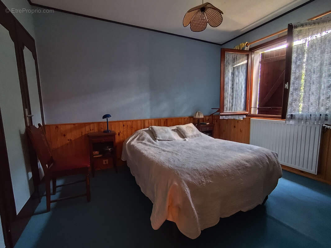 Maison à SAINT-GENIS-LES-OLLIERES