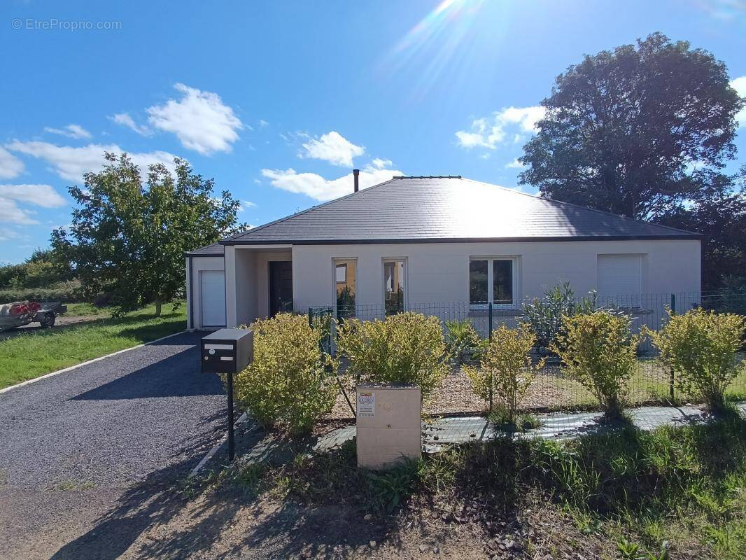 Maison à COULANS-SUR-GEE