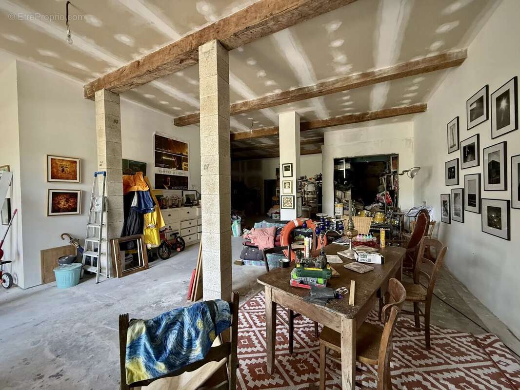 Maison à FEUILLA