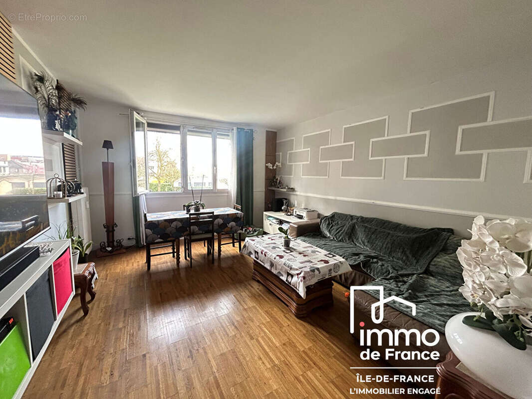 Appartement à SAINTE-GENEVIEVE-DES-BOIS