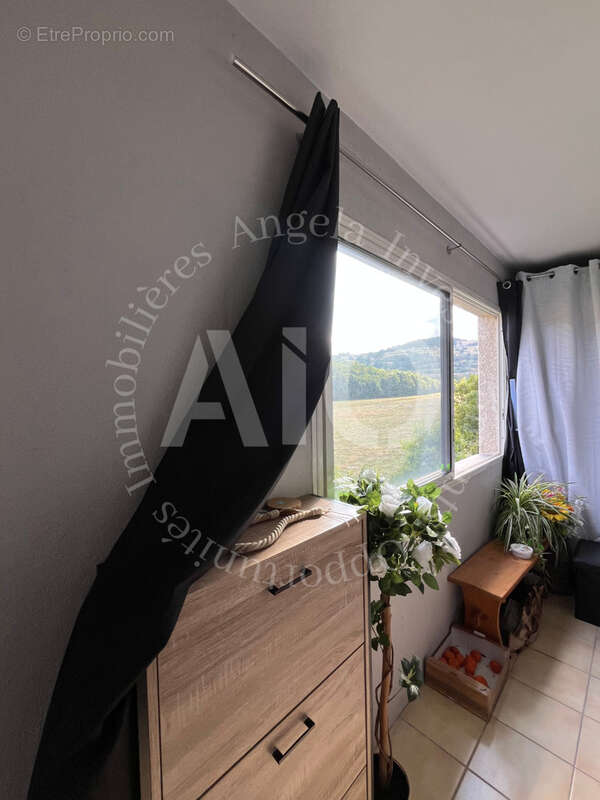 Appartement T3 au 2eme étage avec balcon - Pontcharra  (69490 Vindry-sur-Turdine) - photo 2