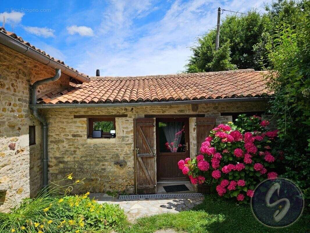 Maison à SAINT-GEORGES-DE-NOISNE