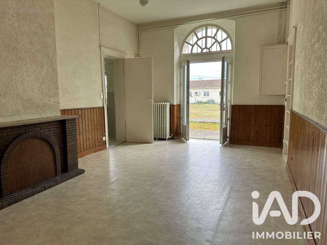 Maison 143 m² à Ambares-Et-Lagrave  - photo 3