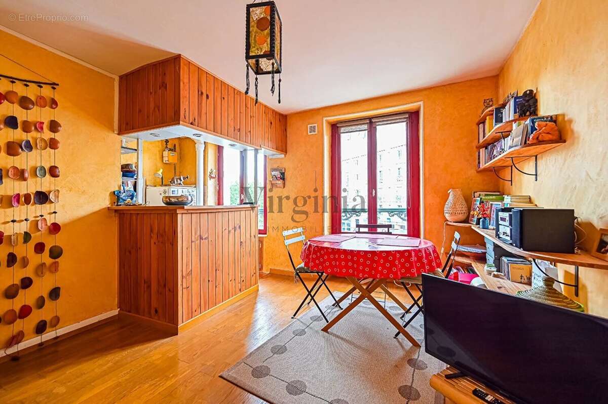 Appartement à PARIS-11E