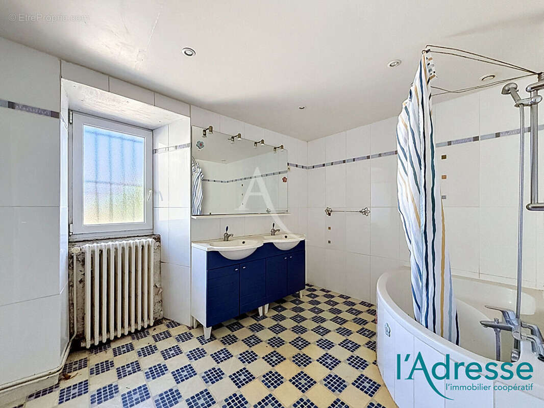 MAYENNE - Centre-ville : Immeuble de 290 m2 - photo 3