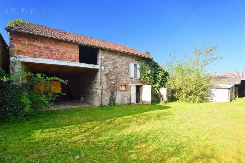 Ancienne ferme de 87 m2 à rénover avec dépendances à Collonge la Madeleine (71) - photo 10