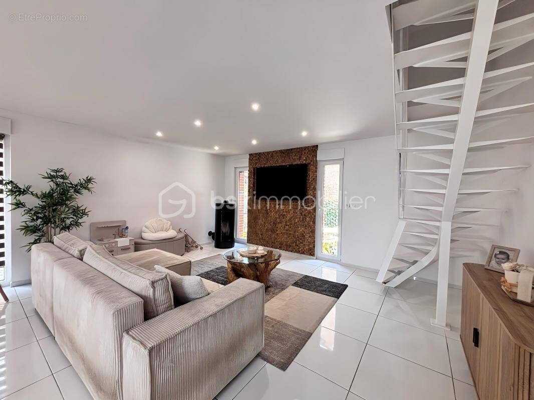 Maison à DOUCHY-LES-MINES