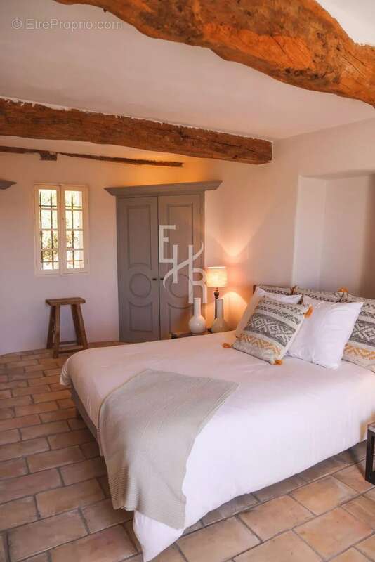 Maison à CHATEAUNEUF-GRASSE