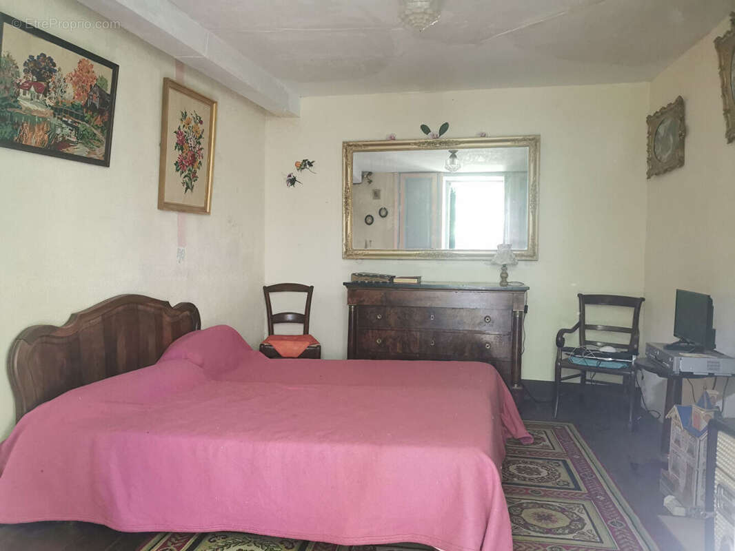 Maison à YZEURES-SUR-CREUSE