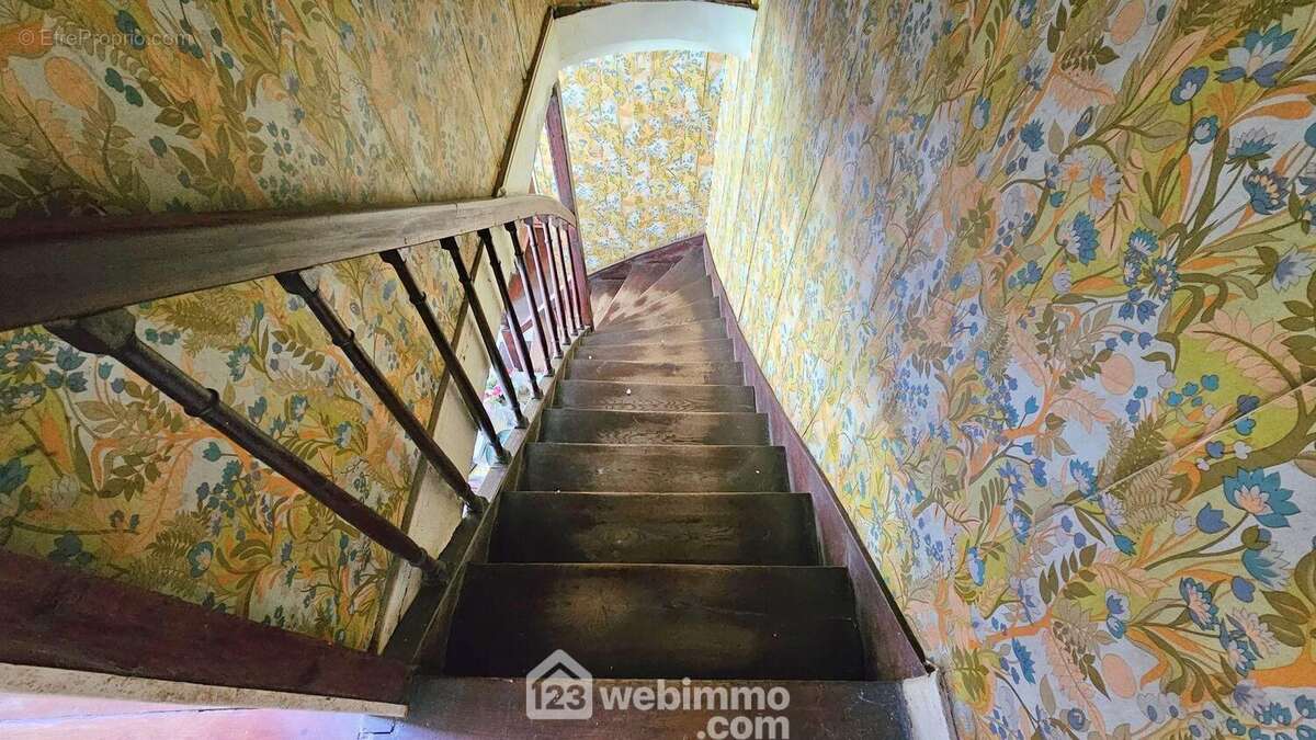 Maintenant direction le 1er étage. - Maison à LA FERTE-ALAIS