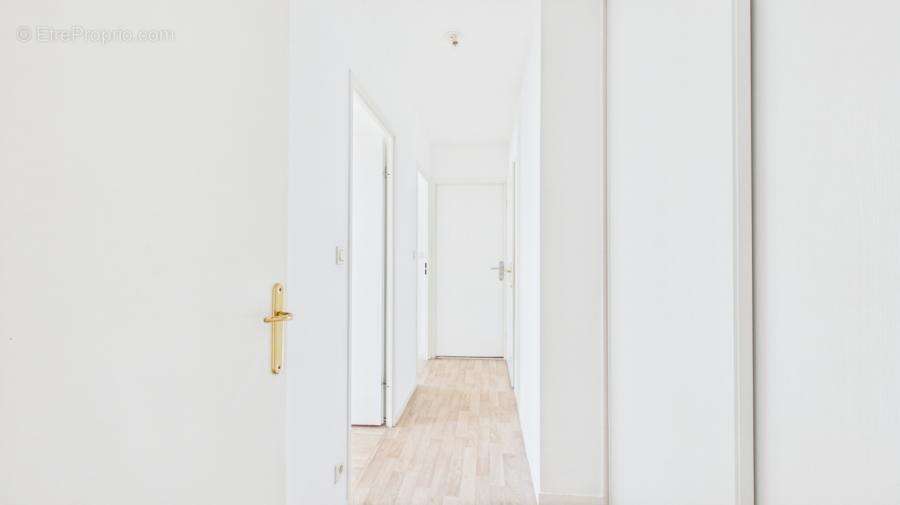 Appartement 65 m² à Saint-Ave  - photo 581