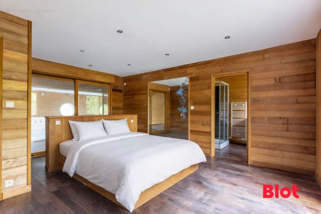 Maison 221 m² à Saint-Aubin-D'aubigne  - photo 4