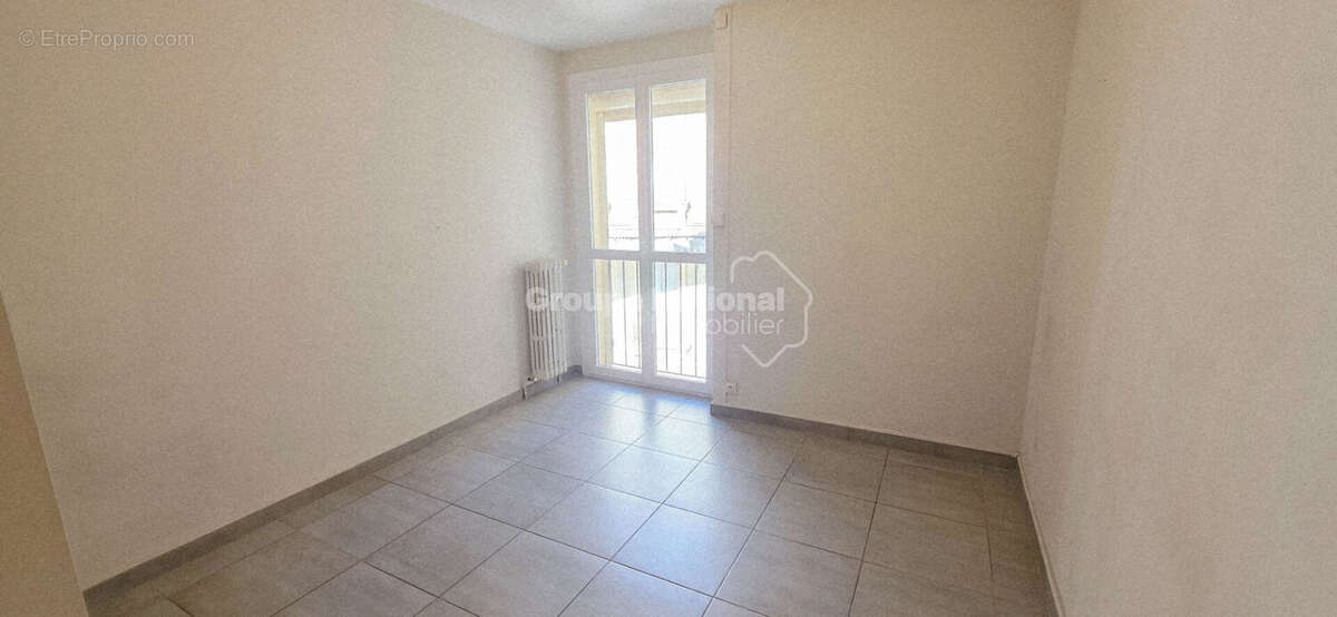 Appartement à BAGNOLS-SUR-CEZE