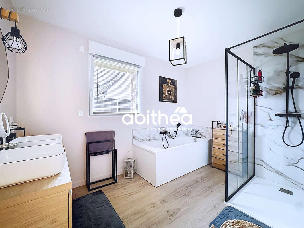 Maison à COURRIERES