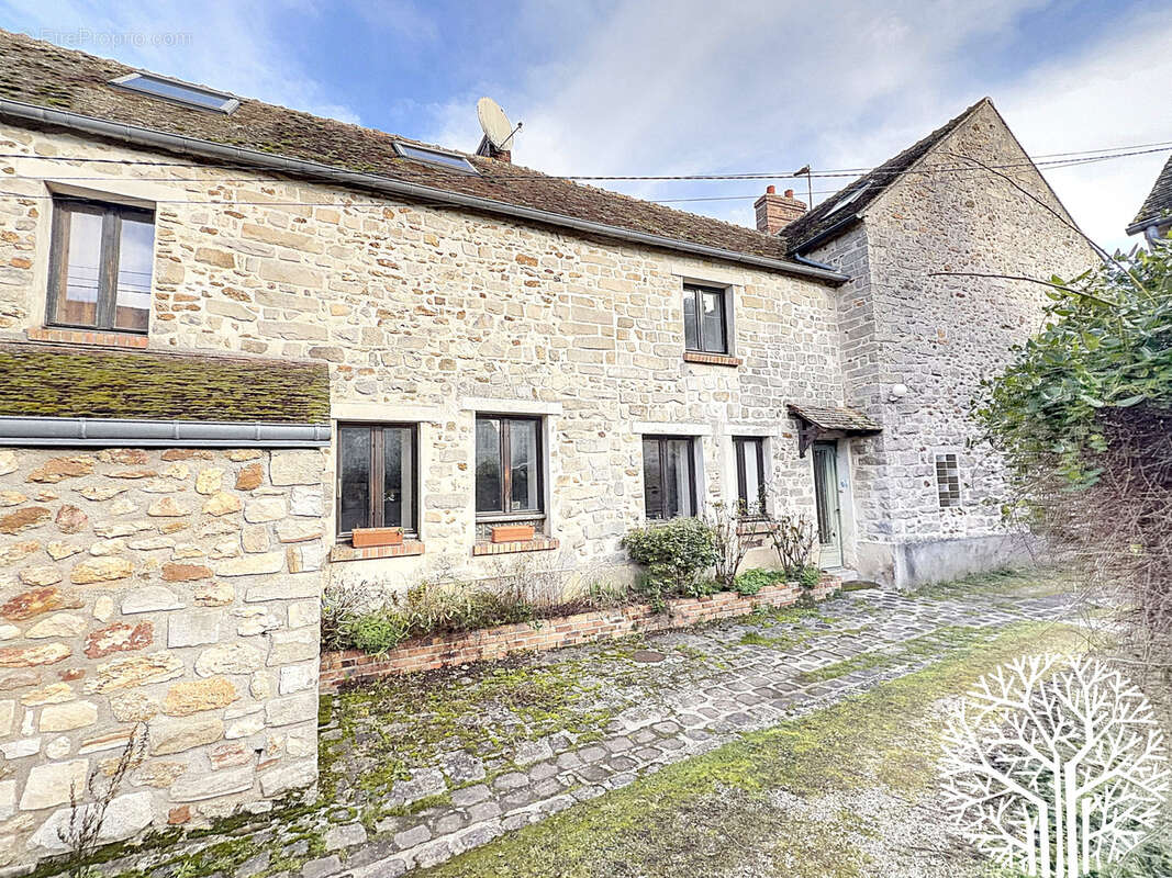 Maison à SAINT-MARTIN-EN-BIERE