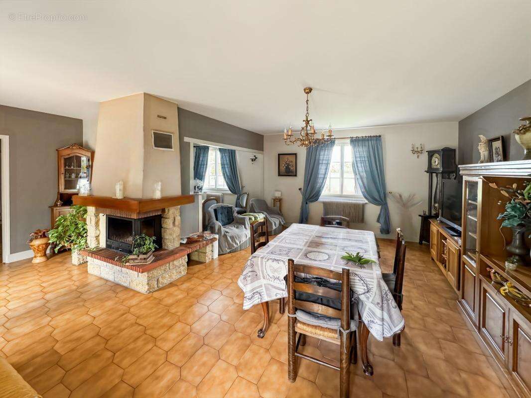 Maison à DOUZILLAC