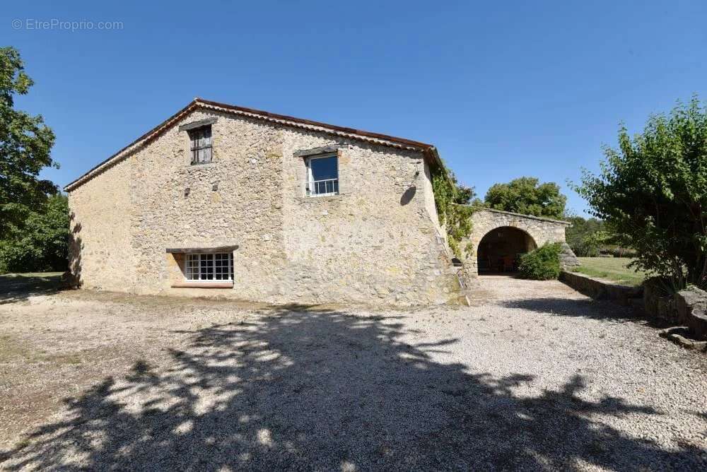 Maison à TOURRETTES