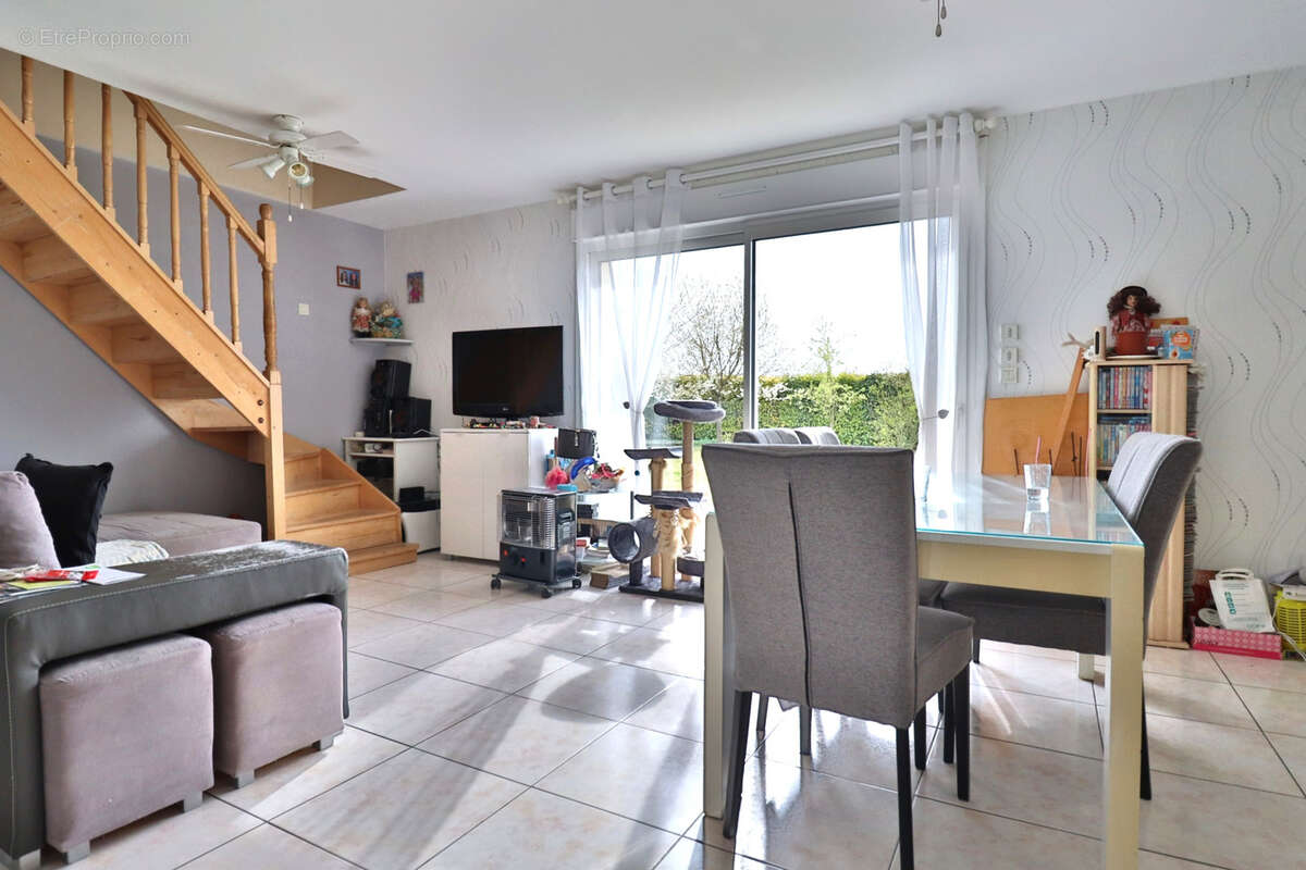 Maison à SAINT-REMY-SOUS-BARBUISE