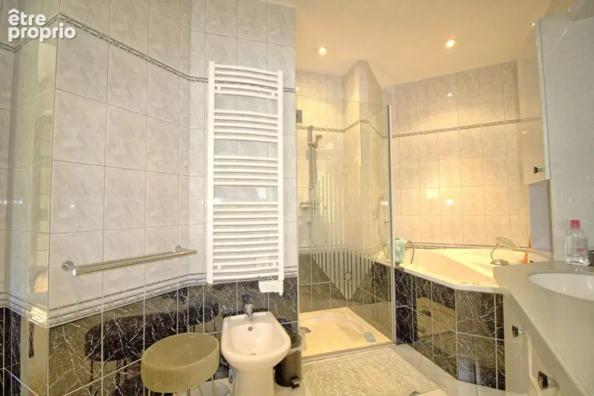 Maison au Parc de la Haye à Avrillé, 8 pièce(s) sur 190 m2 habitables - photo 6