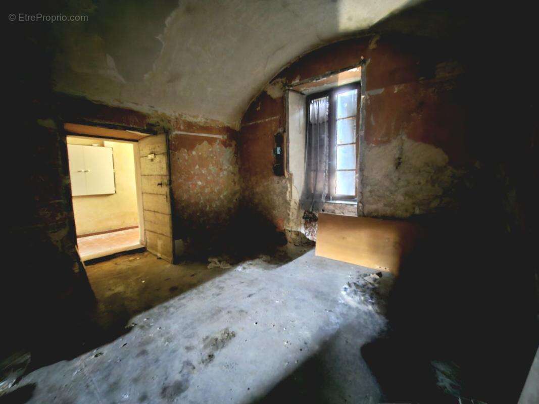 Appartement à BAGNOLS-SUR-CEZE