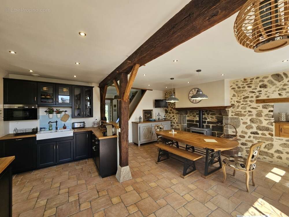 Appartement 200 m² à Marsac  - photo 376