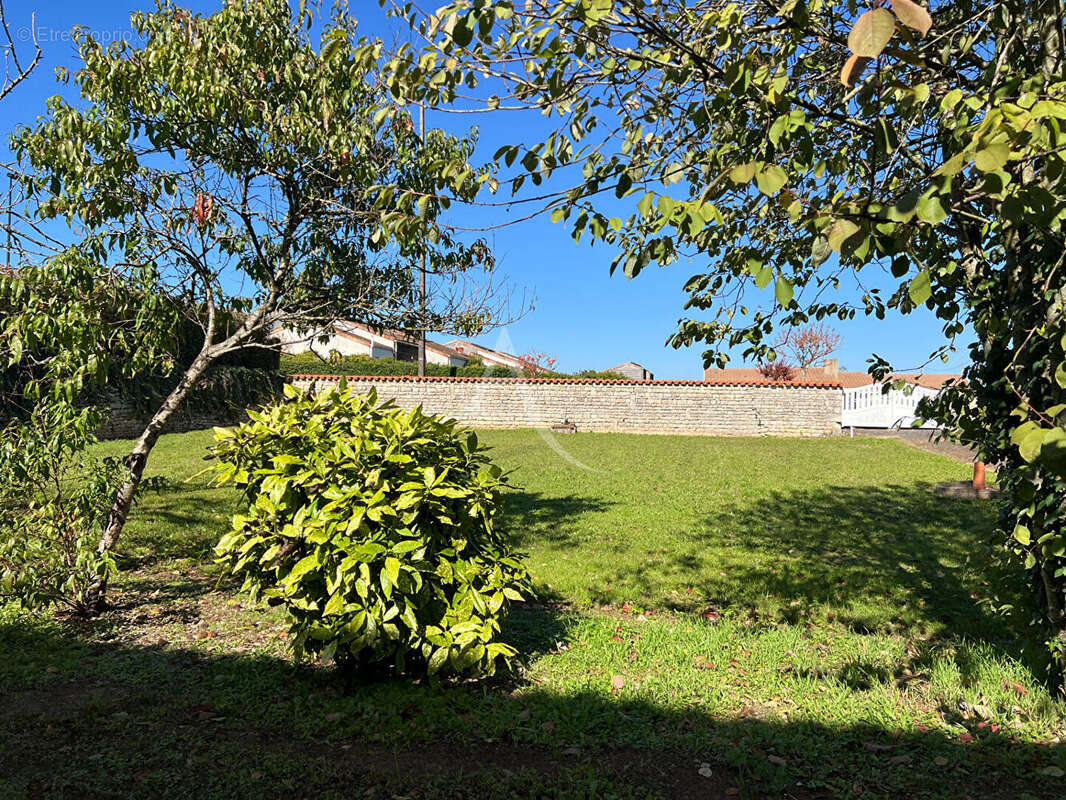 Maison à MOUZEUIL-SAINT-MARTIN