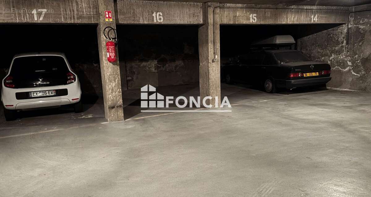 Parking à PARIS-15E
