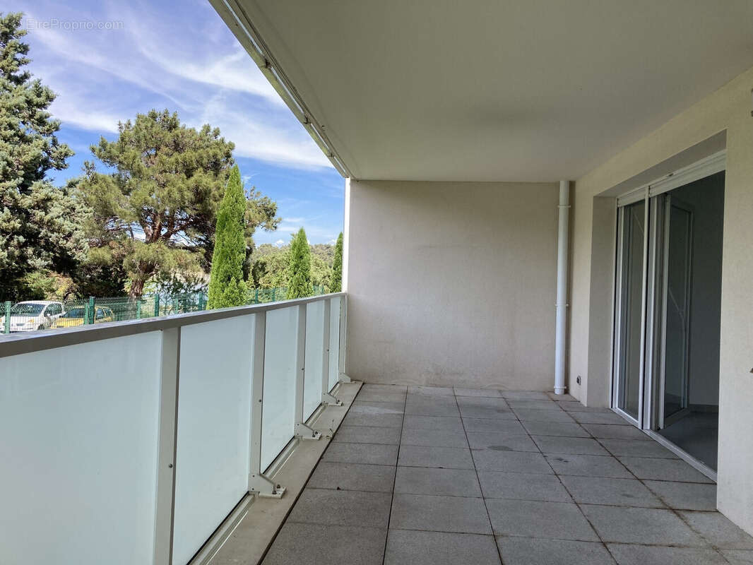T2 46 m² et terrasse 15 m² + pkg à ISTRES - photo 2